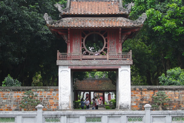 Hà Nội: Thắng cảnh, di tích thưa vắng khách trong ngày mở cửa trở lại - 1 Hà Nội: Thắng cảnh, di tích thưa vắng khách trong ngày mở cửa trở lại - 1