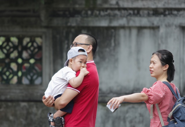 Hà Nội: Thắng cảnh, di tích thưa vắng khách trong ngày mở cửa trở lại - 6 Hà Nội: Thắng cảnh, di tích thưa vắng khách trong ngày mở cửa trở lại - 6