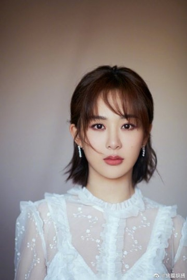 Vừa bị chê “xuống sắc”, Dương Tử tung ảnh xinh “lung linh” - 4 Vừa bị chê “xuống sắc”, Dương Tử tung ảnh xinh “lung linh” - 4