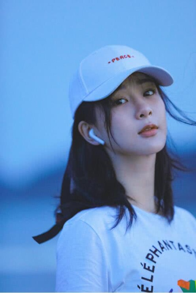Vừa bị chê “xuống sắc”, Dương Tử tung ảnh xinh “lung linh” - 12 Vừa bị chê “xuống sắc”, Dương Tử tung ảnh xinh “lung linh” - 12