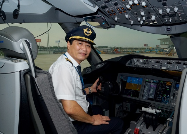 Gặp người phi công cơ trưởng tài ba sau chuyến bay rời bầu trời - 1 Gặp người phi công cơ trưởng tài ba sau chuyến bay rời bầu trời - 1