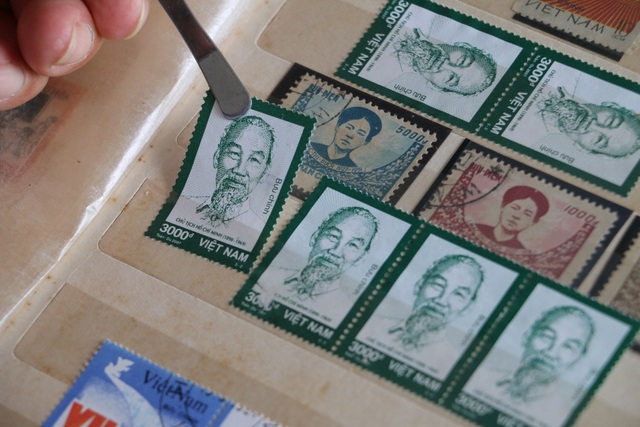 Lão nông miền Tây sở hữu 2.000 con tem quý về Bác Hồ - 3 Lão nông miền Tây sở hữu 2.000 con tem quý về Bác Hồ - 3