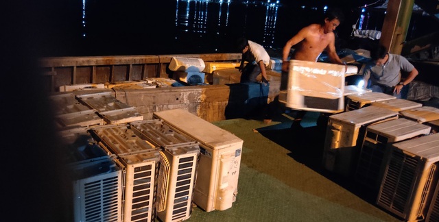 Bắt giữ 30 tấn hàng điện lạnh cũ nhập lậu từ Campuchia - 2