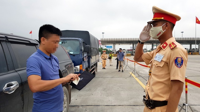 Xử lý gần 10.000 tài xế “ma men” trong nửa tháng tổng kiểm soát phương tiện - 1 Xử lý gần 10.000 tài xế “ma men” trong nửa tháng tổng kiểm soát phương tiện - 1