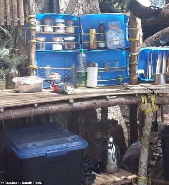 Mắc kẹt trên đảo hoang đầy rắn và bọ cạp vì dịch Covid-19 - 4 Mắc kẹt trên đảo hoang đầy rắn và bọ cạp vì dịch Covid-19 - 4