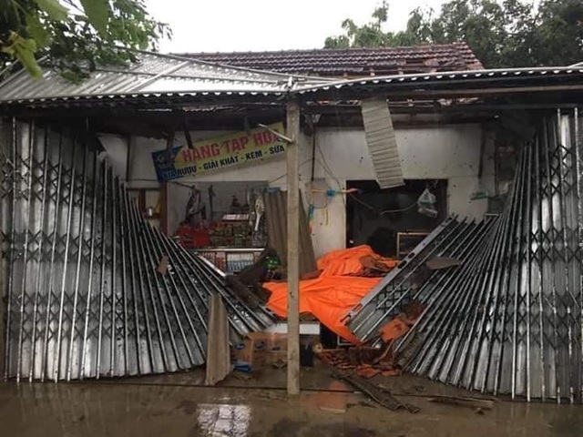15 phút lốc xoáy thổi bay 10 tỷ đồng - 11 15 phút lốc xoáy thổi bay 10 tỷ đồng - 11