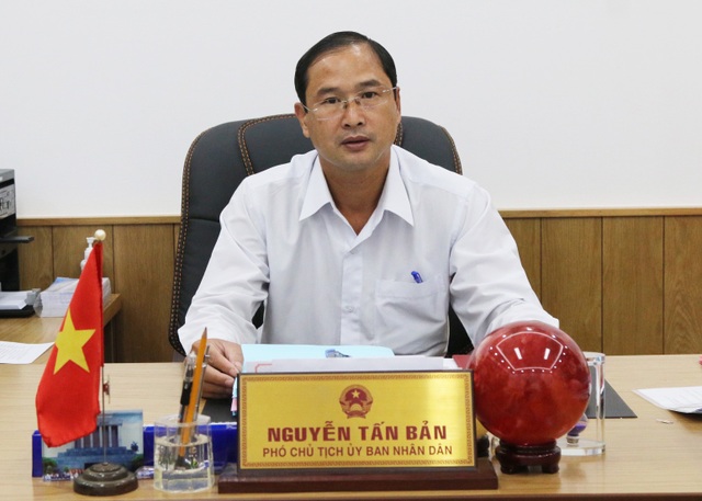 Vượt rừng, đội nắng mang tiền đến người dân gặp khó khăn vì dịch Covid-19 - 7 Vượt rừng, đội nắng mang tiền đến người dân gặp khó khăn vì dịch Covid-19 - 7