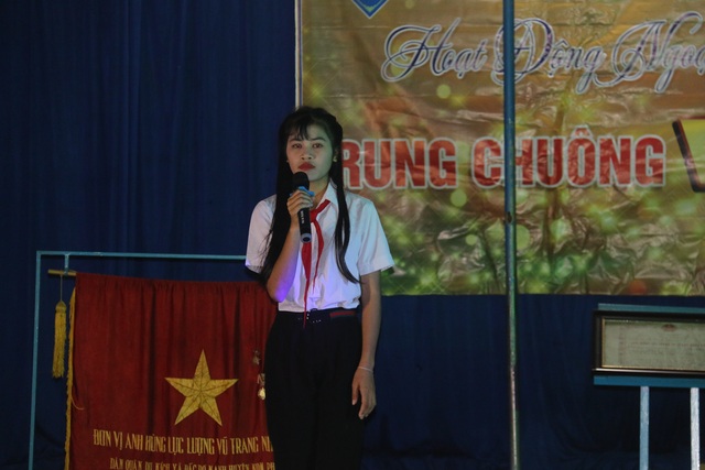 Cô học trò ở làng Điêk Lò 1 đam mê kể chuyện Bác Hồ - 1 Cô học trò ở làng Điêk Lò 1 đam mê kể chuyện Bác Hồ - 1