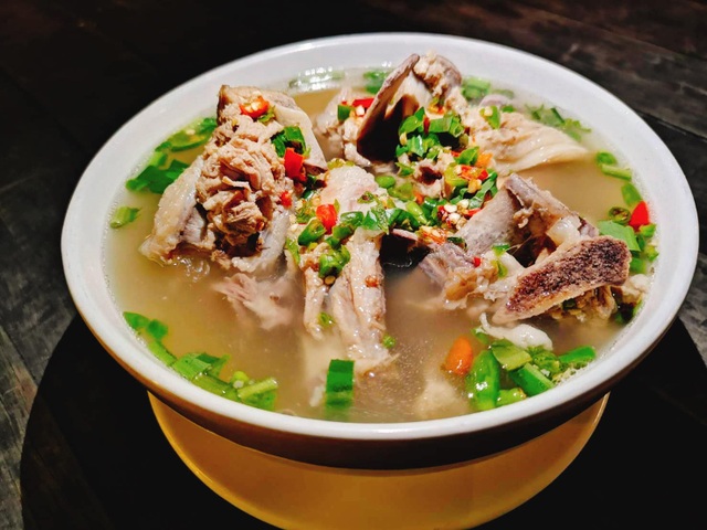 Nhà hàng “hốt bạc” nhờ “dàn trai đẹp” cơ bắp cuồn cuộn chuyên giao đồ ăn - 2 Nhà hàng “hốt bạc” nhờ “dàn trai đẹp” cơ bắp cuồn cuộn chuyên giao đồ ăn - 2