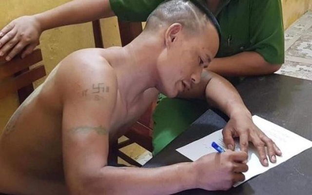 Khởi tố đối tượng xông vào trụ sở chém công an trọng thương - 1 Khởi tố đối tượng xông vào trụ sở chém công an trọng thương - 1