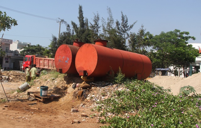 Tỉnh Phú Yên yêu cầu báo cáo việc 2 bồn chứa dầu trong khu dân cư - 1 Tỉnh Phú Yên yêu cầu báo cáo việc 2 bồn chứa dầu trong khu dân cư - 1