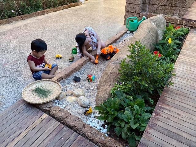 Cận cảnh nhà vườn “trốn” khói bụi đẹp mê hồn của cặp vợ chồng trẻ ở Sài Gòn - 13 Cận cảnh nhà vườn “trốn” khói bụi đẹp mê hồn của cặp vợ chồng trẻ ở Sài Gòn - 13