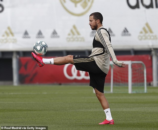 Hazard hào hứng trở lại tập luyện sau khi hồi phục chấn thương