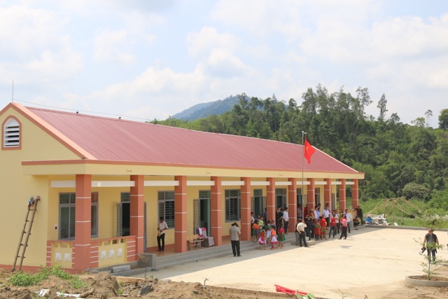 Có phòng học Dân trí, hàng trăm em nhỏ Tây Nguyên chấm dứt chuyện học nhờ - 15 Có phòng học Dân trí, hàng trăm em nhỏ Tây Nguyên chấm dứt chuyện học nhờ - 15