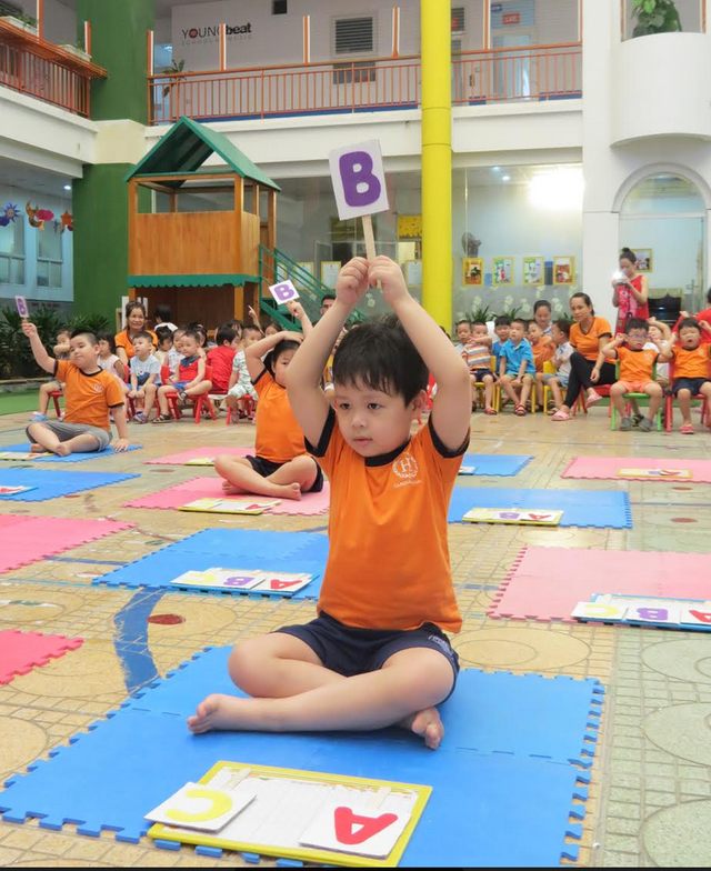 Học sinh sưu tầm ảnh Bác Hồ để triển lãm - 15 Học sinh sưu tầm ảnh Bác Hồ để triển lãm - 15