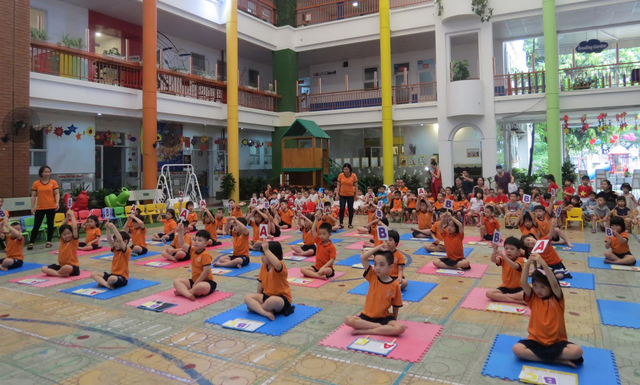 Học sinh sưu tầm ảnh Bác Hồ để triển lãm - 16 Học sinh sưu tầm ảnh Bác Hồ để triển lãm - 16