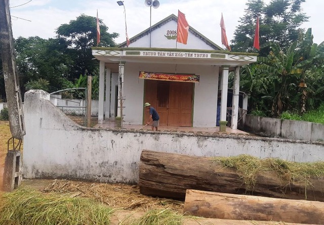 Nghệ an: Xã “mượn” tiền công đức của đền để tu sửa nhà văn hóa thôn - 2 Nghệ an: Xã “mượn” tiền công đức của đền để tu sửa nhà văn hóa thôn - 2