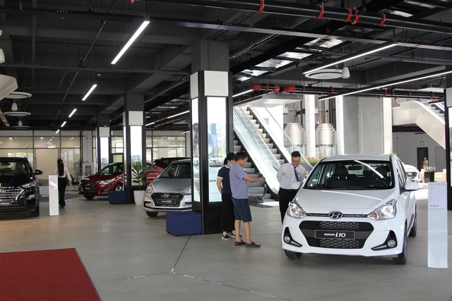 Miễn 50% phí trước bạ: Đại lý lo cháy hàng, dân lo giá xe tăng trở lại - 3