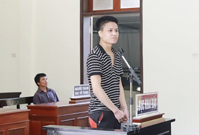 Kẻ cầm dao đâm nhân viên cây xăng để cướp tiền lĩnh án - 1 Kẻ cầm dao đâm nhân viên cây xăng để cướp tiền lĩnh án - 1