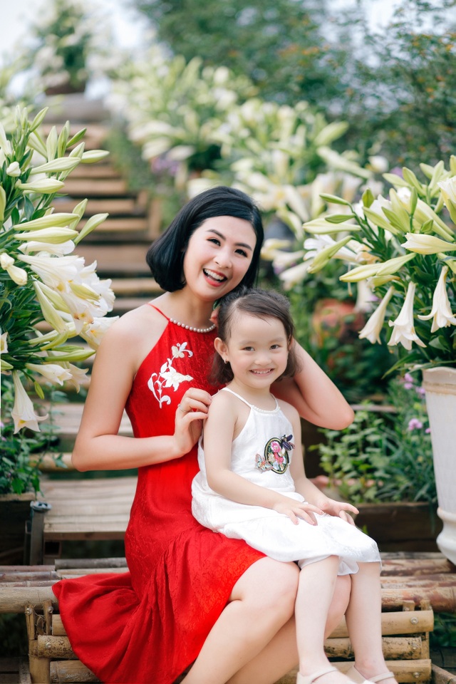 Ngọc Hân và vị hôn phu mong có con gái đáng yêu như bé nhà Hồng Quế - 2 Ngọc Hân và vị hôn phu mong có con gái đáng yêu như bé nhà Hồng Quế - 2