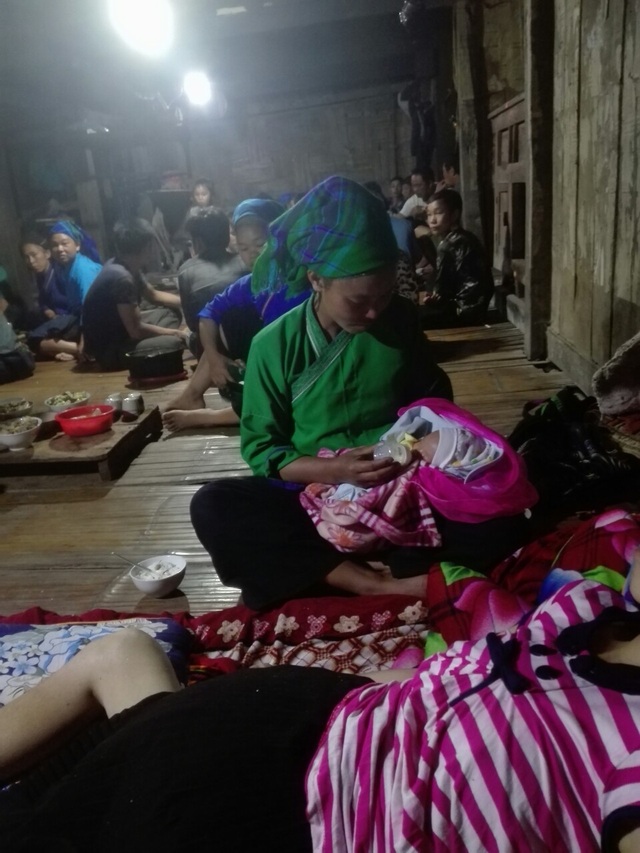 Thai phụ từng nguy kịch tính mạng nghẹn ngào ôm con ngày xuất viện - 8 Thai phụ từng nguy kịch tính mạng nghẹn ngào ôm con ngày xuất viện - 8