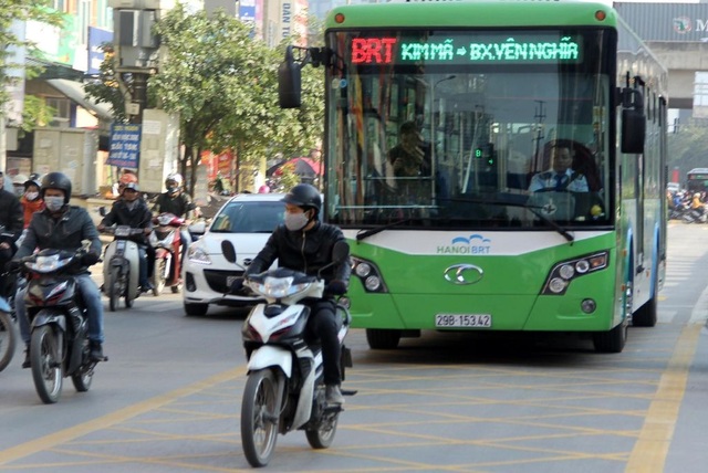Tăng lương cho lái xe và nhân viên phục vụ xe buýt thường và BRT - 1 Tăng lương cho lái xe và nhân viên phục vụ xe buýt thường và BRT - 1