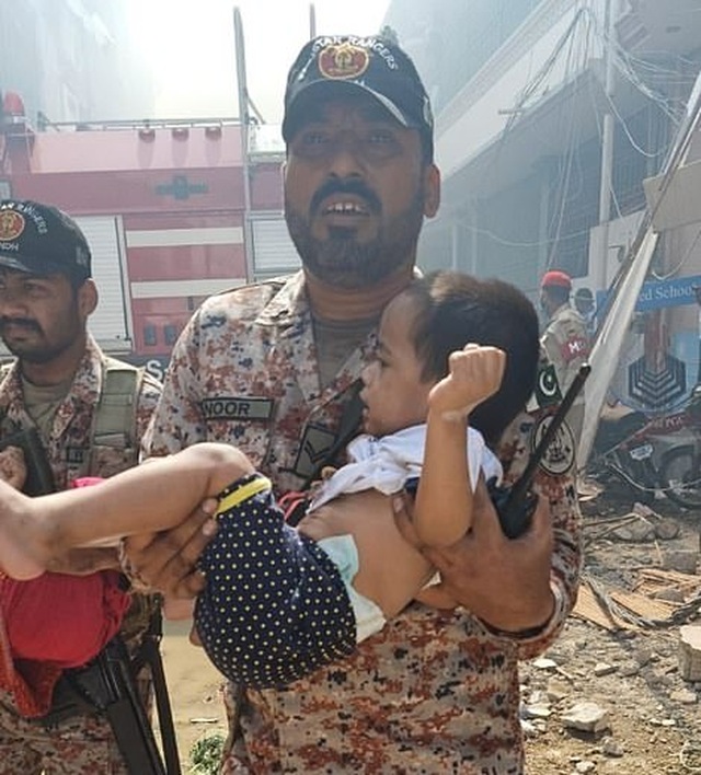 Máy bay Pakistan lao xuống khu dân cư, toàn bộ 107 người thiệt mạng - Ảnh minh hoạ 7