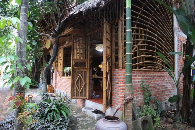 Ngôi nhà độc đáo làm bằng tre và dừa ở Hội An - 1 Ngôi nhà độc đáo làm bằng tre và dừa ở Hội An - 1