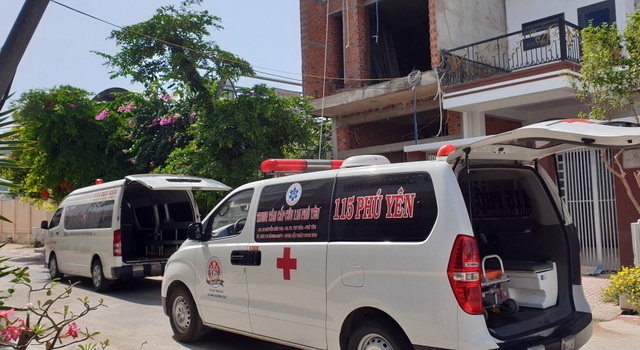 Sập giàn giáo, 4 người bị thương - 1 Sập giàn giáo, 4 người bị thương - 1