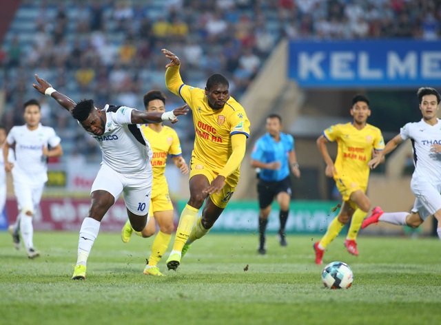 Bóng đá trở lại, bản quyền truyền hình V-League vẫn là con số “không” - 2 Bóng đá trở lại, bản quyền truyền hình V-League vẫn là con số “không” - 2