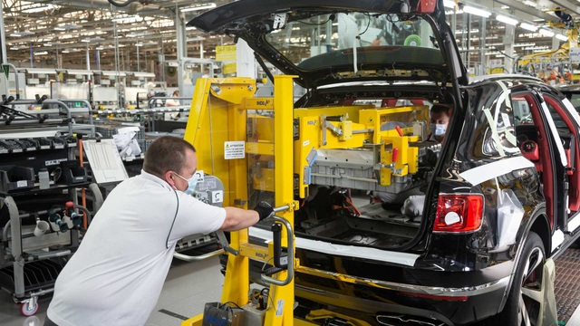 Bên trong nhà máy ô tô đầu tiên ở Anh có chứng nhận An toàn với Covid-19 - 7