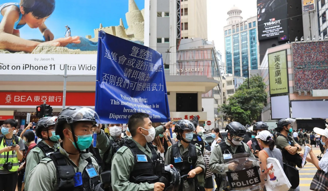 Hàng nghìn người Hong Kong biểu tình phản đối dự luật an ninh - 1