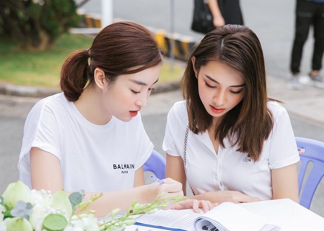 Hoa hậu Đỗ Mỹ Linh, Trần Tiểu Vy cùng dàn Á hậu đi hiến máu nhân đạo - 7 Hoa hậu Đỗ Mỹ Linh, Trần Tiểu Vy cùng dàn Á hậu đi hiến máu nhân đạo - 7