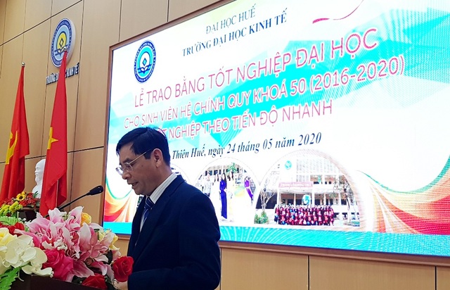 Huế: Những SV đầu tiên nhận bằng tốt nghiệp sớm theo cách học tiến độ nhanh - 1 Huế: Những SV đầu tiên nhận bằng tốt nghiệp sớm theo cách học tiến độ nhanh - 1