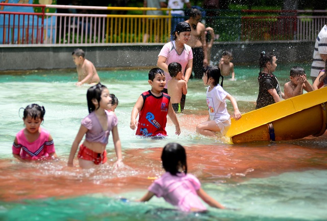 Thảo Cầm Viên đông đúc.jpg Thảo Cầm Viên đông đúc.jpg