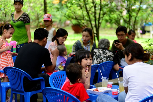 Thảo Cầm Viên đông đúc.jpg Thảo Cầm Viên đông đúc.jpg