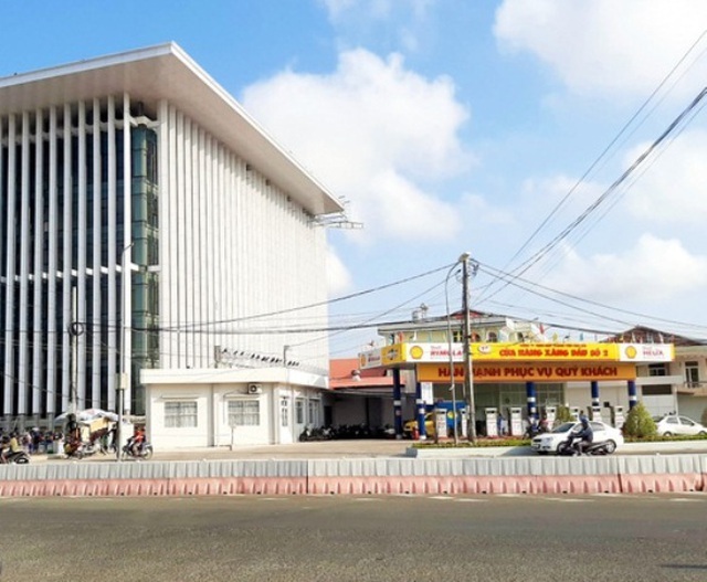 Cà Mau chỉ đạo đảm bảo thẩm mỹ, chất lượng cho trụ sở trăm tỷ - 2 Cà Mau chỉ đạo đảm bảo thẩm mỹ, chất lượng cho trụ sở trăm tỷ - 2
