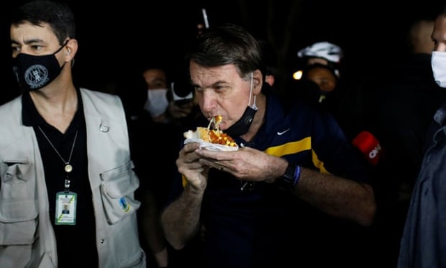 Brazil vượt 360.000 ca Covid-19, Tổng thống xuống đường ăn uống, biểu tình - Ảnh minh hoạ 2