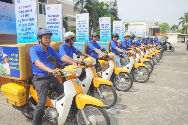 Hơn 24.700 người tham gia BHXH tự nguyện trong ngày ra quân tuyên truyền - 2 Hơn 24.700 người tham gia BHXH tự nguyện trong ngày ra quân tuyên truyền - 2