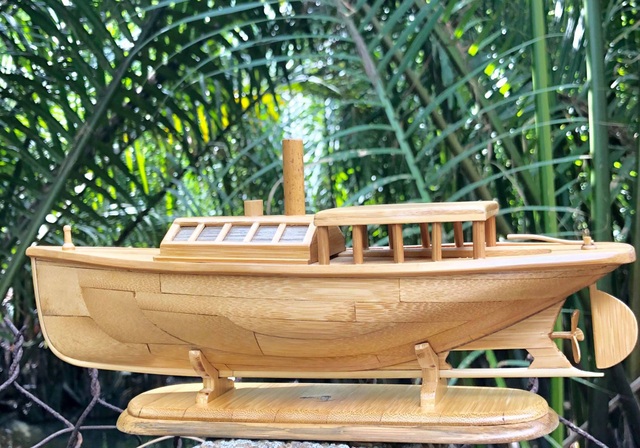 Độc đáo mô hình xe máy, ô tô, tàu hỏa làm từ tre Việt - 1 Độc đáo mô hình xe máy, ô tô, tàu hỏa làm từ tre Việt - 1