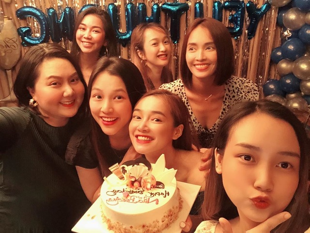 Sắp sinh con cho chồng Tây, Á hậu Hoàng Oanh vẫn xinh đẹp rạng ngời - 13 Sắp sinh con cho chồng Tây, Á hậu Hoàng Oanh vẫn xinh đẹp rạng ngời - 13