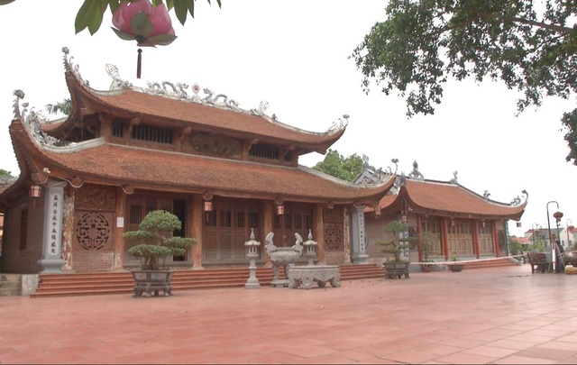 Ngôi đền nghìn năm tuổi ở Hà Nội đối diện nguy cơ bị cuốn trôi - 8 Ngôi đền nghìn năm tuổi ở Hà Nội đối diện nguy cơ bị cuốn trôi - 8