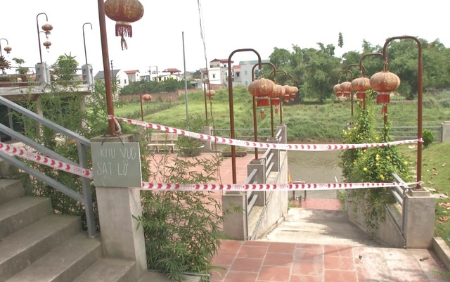 Ngôi đền nghìn năm tuổi ở Hà Nội đối diện nguy cơ bị cuốn trôi - 6 Ngôi đền nghìn năm tuổi ở Hà Nội đối diện nguy cơ bị cuốn trôi - 6