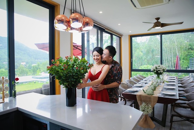Anh Vũ “Về nhà đi con” kỷ niệm 2 năm yêu bạn gái xinh đẹp nóng bỏng - 11 Anh Vũ “Về nhà đi con” kỷ niệm 2 năm yêu bạn gái xinh đẹp nóng bỏng - 11