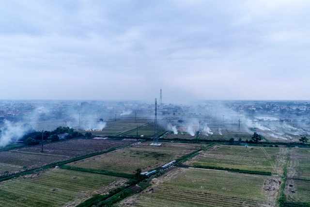 Khói mù mịt trên cao tốc Hà Nội - Ninh Bình - 5 Khói mù mịt trên cao tốc Hà Nội - Ninh Bình - 5