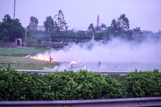 Khói mù mịt trên cao tốc Hà Nội - Ninh Bình - 2 Khói mù mịt trên cao tốc Hà Nội - Ninh Bình - 2