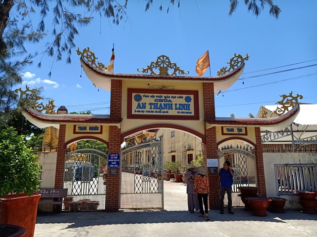 Bé gái 3 tháng tuổi bị bỏ trước cổng chùa, nhờ sư cô nuôi dưỡng - 1 Bé gái 3 tháng tuổi bị bỏ trước cổng chùa, nhờ sư cô nuôi dưỡng - 1