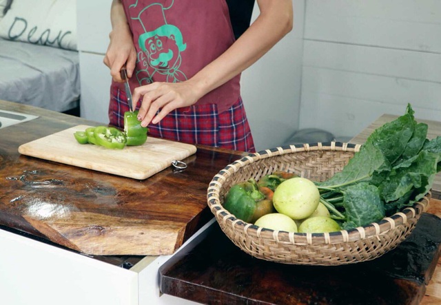 Mê xê dịch, cặp vợ chồng trẻ mua ô tô làm thành nhà di động - 7 Mê xê dịch, cặp vợ chồng trẻ mua ô tô làm thành nhà di động - 7