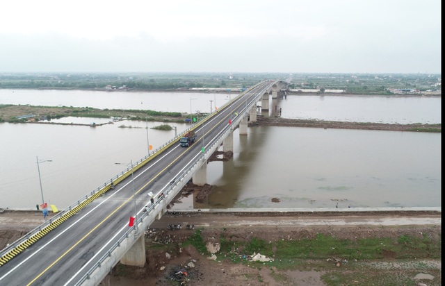 Toàn cảnh cây cầu nghìn tỷ nối đôi bờ sông Ninh Cơ trước ngày thông xe - 3 Toàn cảnh cây cầu nghìn tỷ nối đôi bờ sông Ninh Cơ trước ngày thông xe - 3