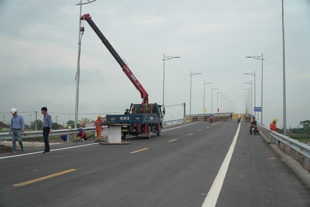 Toàn cảnh cây cầu nghìn tỷ nối đôi bờ sông Ninh Cơ trước ngày thông xe - 8